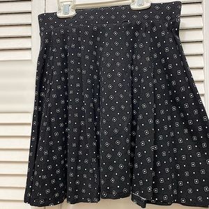 HIGH WAISTED BLACK AND WHITE DIAMOND PATTERNED SKATER SKIRT